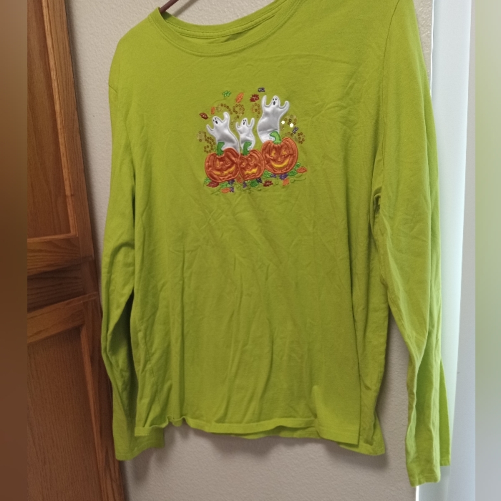 2x long sleeve Halloween shirt